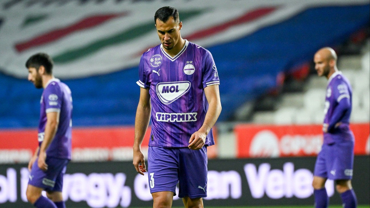 André Lourenco Duarte, az Újpest játékosa a labdarúgó Fizz Liga 11. fordulójában játszott Debreceni VSC - Újpest FC mérkõzés után a debreceni Nagyerdei Stadionban 2025. október 26-án. A Debrecen 5-2-re nyert.
