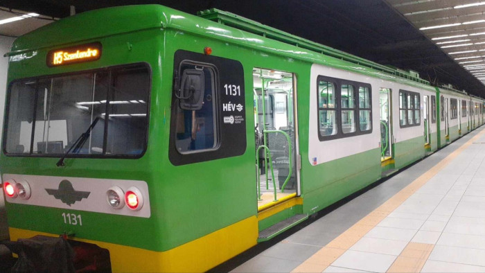 A sínekre pofozta a jegyellenőrt egy agresszív utas Budapesten