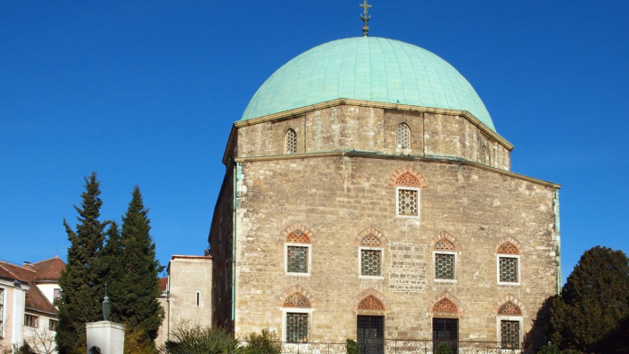 Ismét működik a pécsi dzsámi liftező harangtornya, 8 év kényszerpihenő után – videó