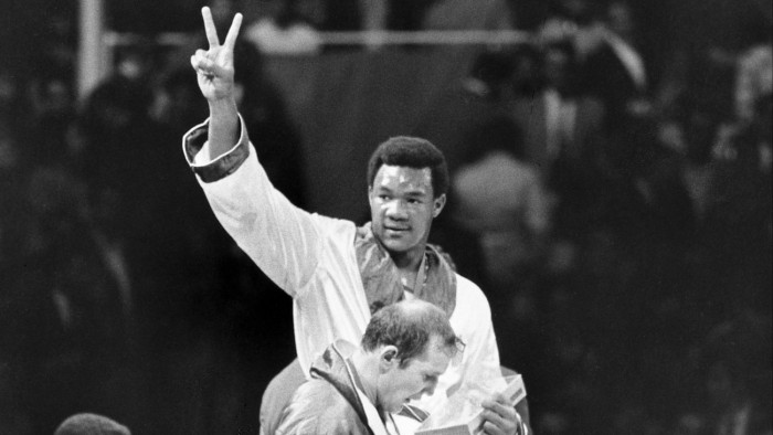 Elárverezik a bokszlegenda garázsban felejtett olimpiai aranyérmét