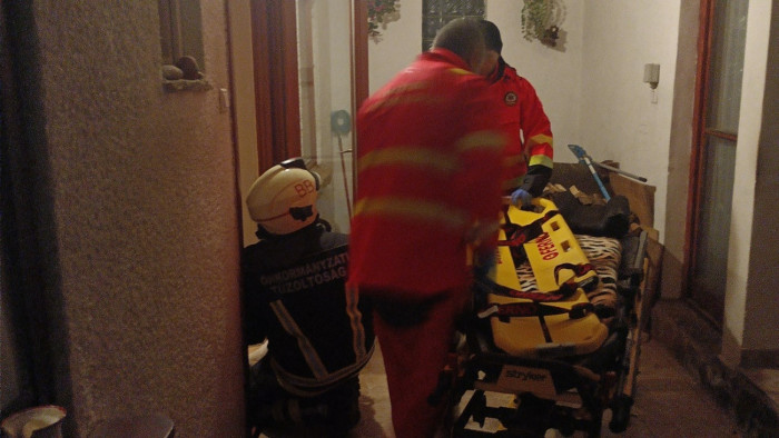 Halál a Balatonnál, a kisablakon másztak be a tűzoltók