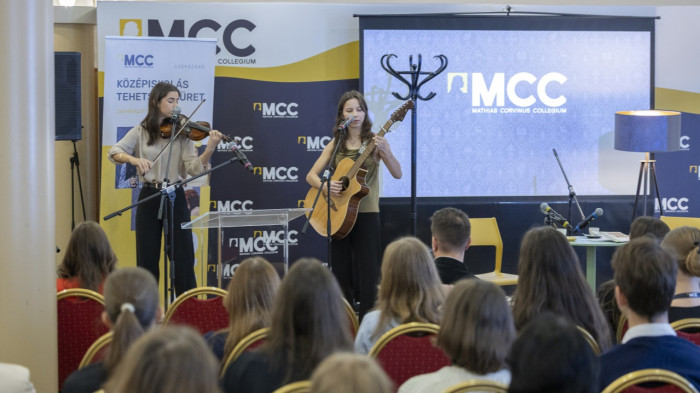 Párizsi út és ösztöndíj: indul az MCC ARS tehetségszüret