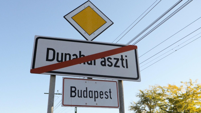 Közlekedési háború: behajtani tilos táblák miatt megy az adok-kapok