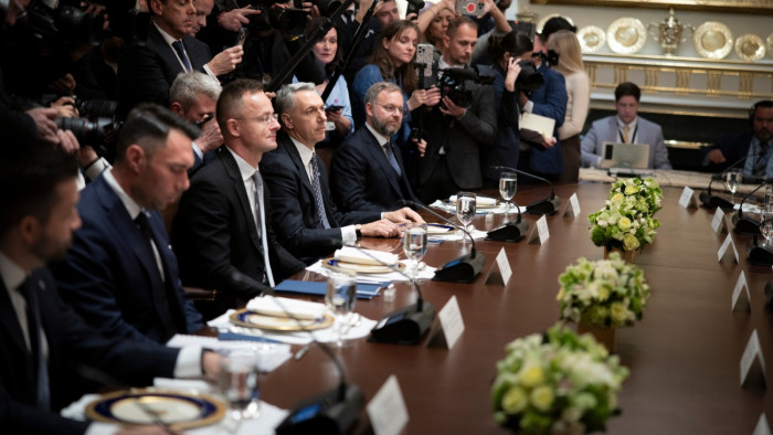 Szijjártó Péter reagált a pénzügyi védőpajzs körüli hírekre