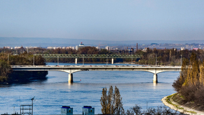 Hármas karambol az Árpád hídon, a villamosfogalom is megbénult