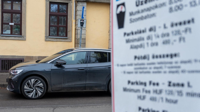 Ingyenes lesz a parkolás a magyar nagyvárosban