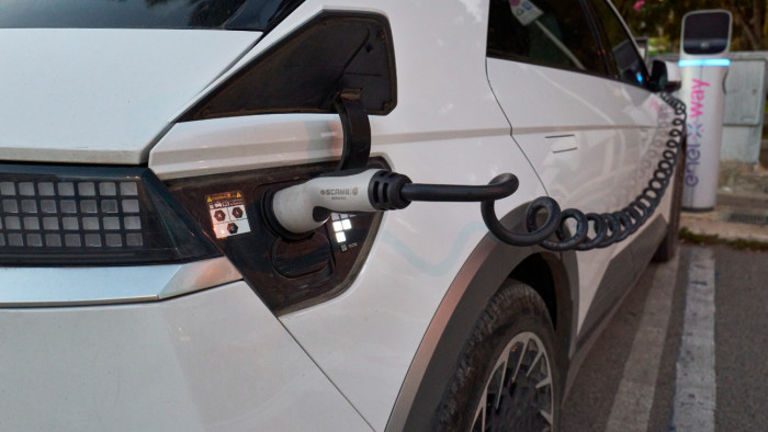 Előretör az elektromos, zuhan a dízel – átrendeződik a használtautó-piac