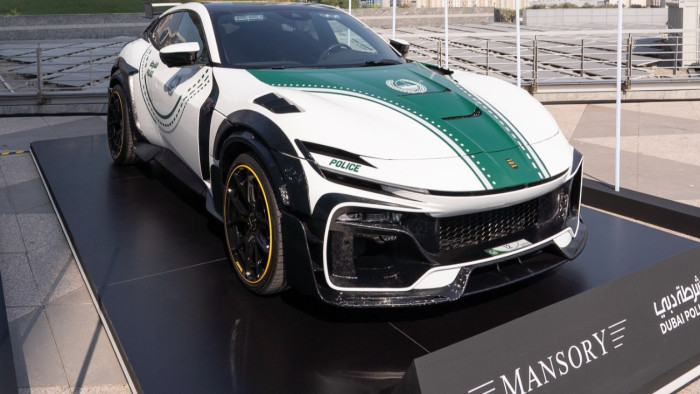 Ferrarival járőröznek a rendőrök - fotók