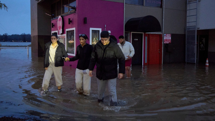 Tízezreket evakuálnak, elönti az árvíz Washington államot