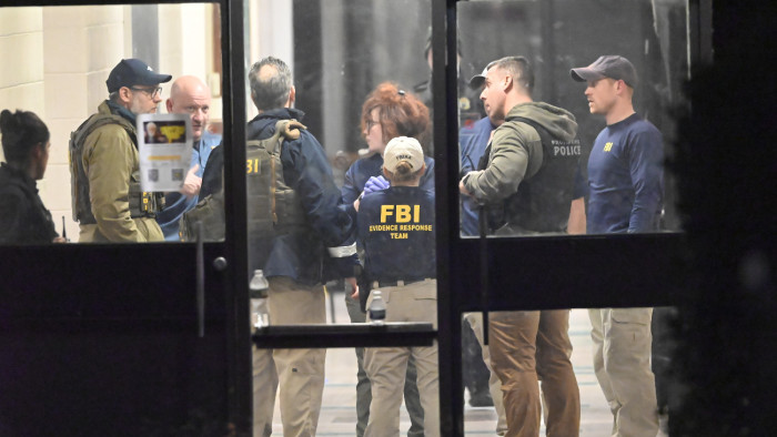 Hajtóvadászat a tettes után: két diák halt meg az egyetemi lövöldözésben