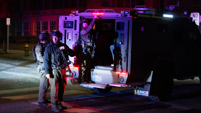 Itt a videó a maszkos férfiról, aki megölt két diákot az egyetemen