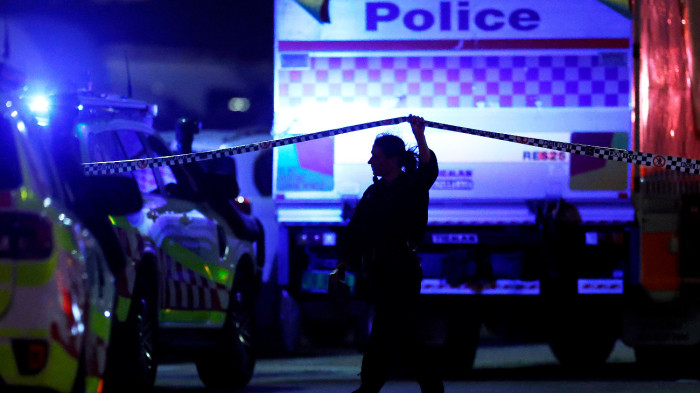 Döbbenetes videó a hősről, aki kicsavarta a fegyvert a terrorista kezéből Sydney híres tengerpartján