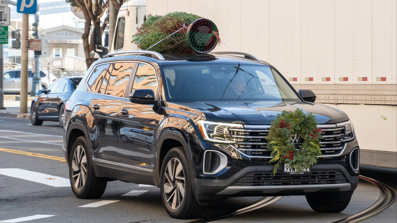 Terpeszkedő monstrumok – miért egyre nagyobbak az autók és hogyan csapnak le rájuk a városok?