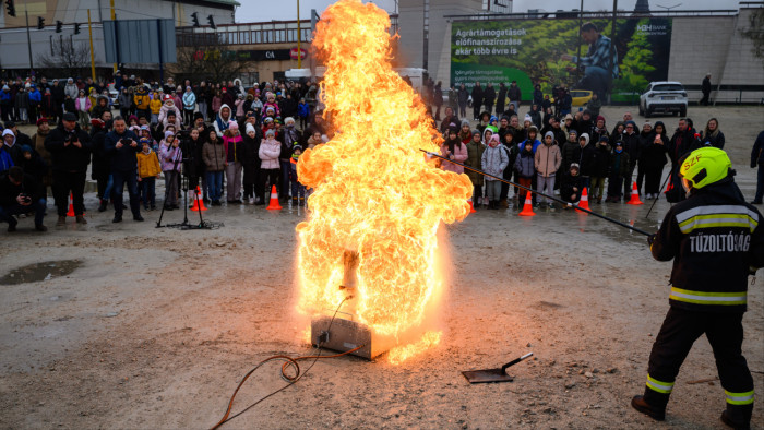 Karácsonyi tűzmegelőzési kisokos – összegyűjtöttük a legfontosabb intelmeket