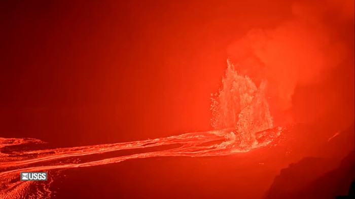Ismét lávát lövell a Kilauea, vörösbe borult az ég – videó