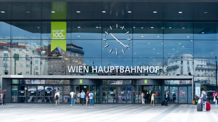 Megpofozott egy rendőrt egy magyar nő Bécsben