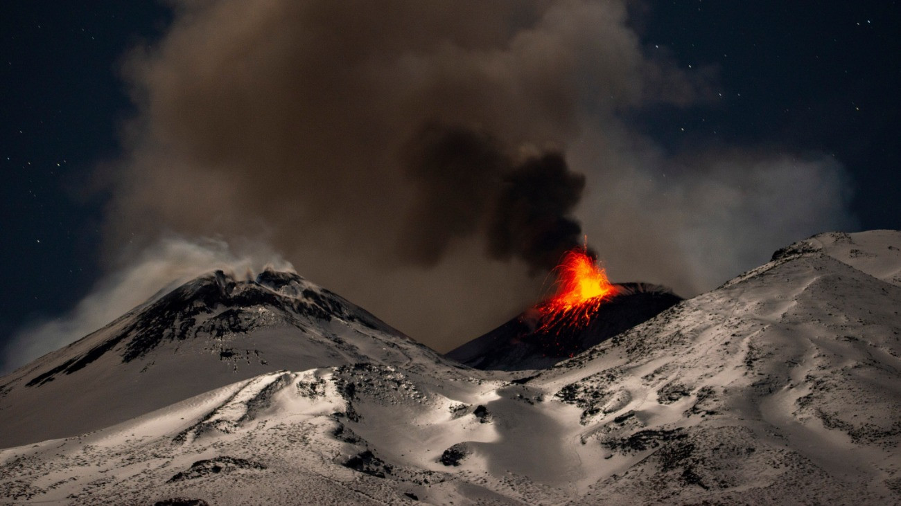 Szakértő: síelni is lehet a látványos lávakitörést produkáló Etna közelében