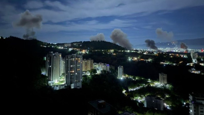 Bombázzák Caracast - jelentette egy szemtanú az X-en