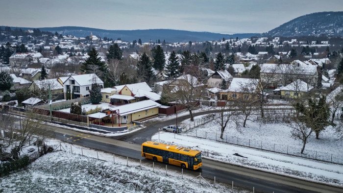 Képek a havazásról, friss hírek az utakról