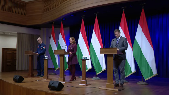 Ki hol takarítsa a havat? Hosszú távon maradhatnak az árrésstopok – Kormányinfó