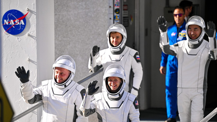 Vészhelyzet az űrben: a NASA betegség miatt idő előtt visszahozhat egy legénységet a Földre