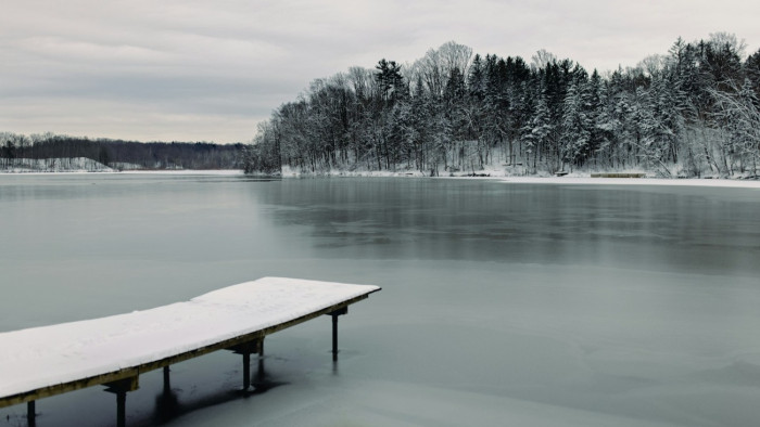 Sorra fagynak be a tavak, de...