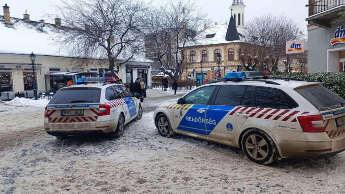 Politikai botrány a havas váci utcán, riporter kérdezte a tiszás jelöltet, aki kiakadt