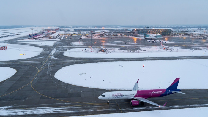 Leállt a jég miatt a ferihegyi repülőtér is