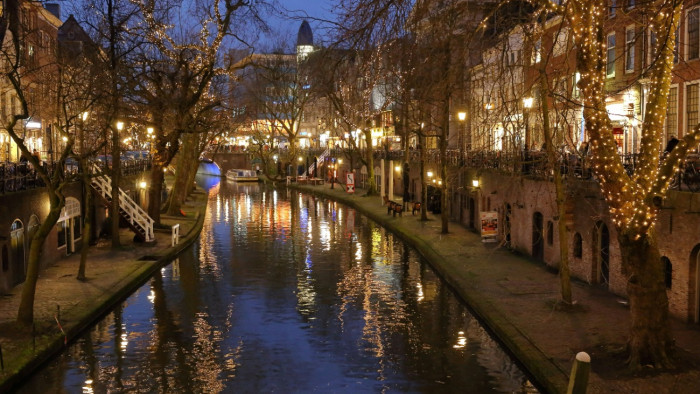 Robbanás(ok), tűz és sérültek a hollandiai Utrecht belvárosában