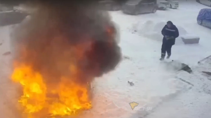 Hőlégfúvóval próbálta felmelegíteni a kocsiját, rossz ötlet volt