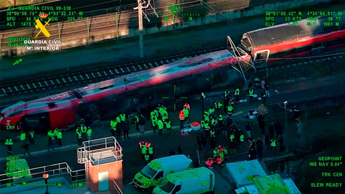 Háromnapos nemzeti gyászt rendeltek el Spanyolországban a vasúti szerencsétlenség miatt