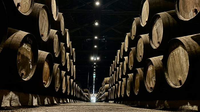 Eladatlan italok „tengerén” ülnek a nagy gyártók, úgy megváltoztak a fogyasztási szokások