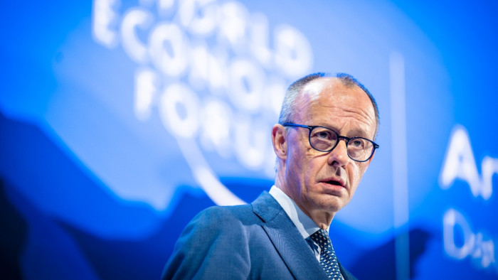 A nagyhatalmak új világáról beszélt a német kancellár Davosban