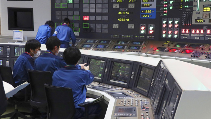 Baj van a világ legnagyobb atomerőművével