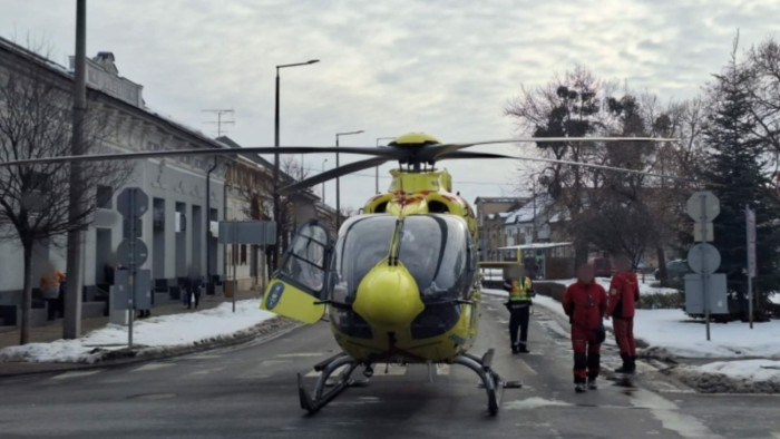 Eszméletlen kisfiúhoz érkező mentőhelikopter szenvedett balesetet Nyírbátorban