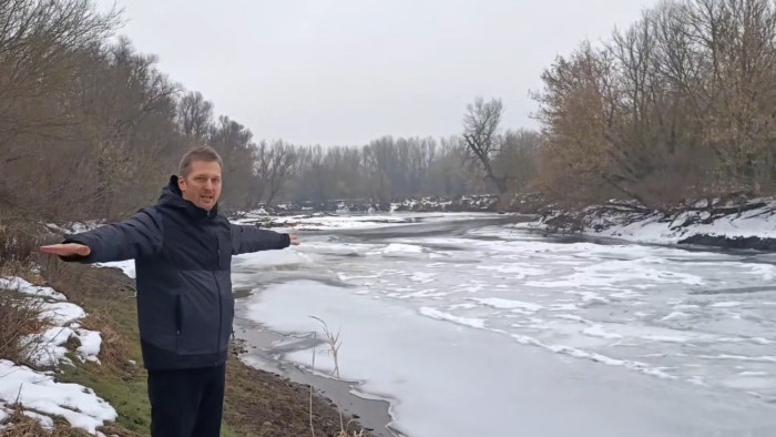 Megszólalt a szobi hős, aki kimentett két lányt a jeges Ipolyból – videó