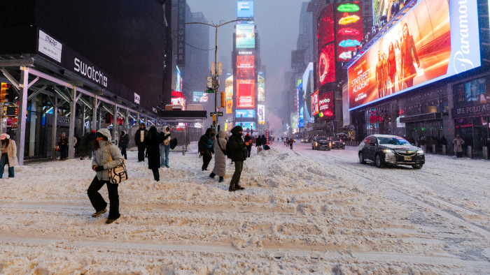 Elsöpörte a hó Amerikát, sok a halott, a Covid óta nem töröltek ennyi légijáratot