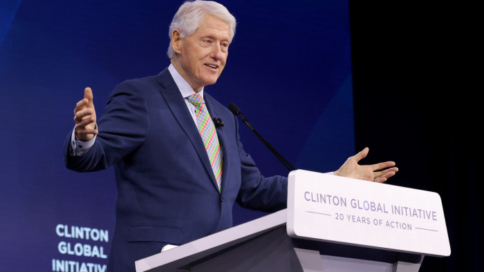 Bill Clinton vészjósló üzenete szerint ez most történelmi pillanat