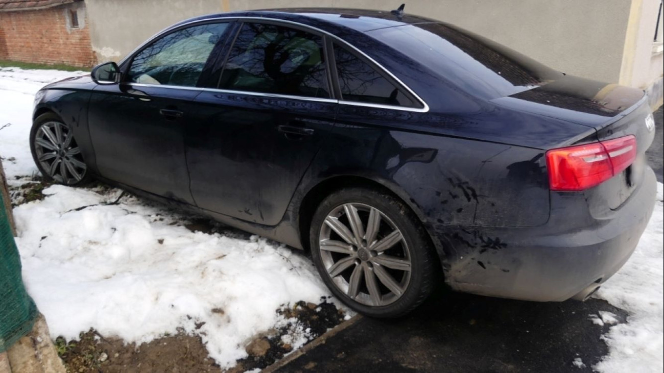 Rendőrségi fotó az ellopott Audi személygépkocsiról.