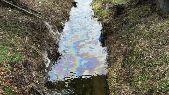 Durva szennyezés érte a Rákos-patakot