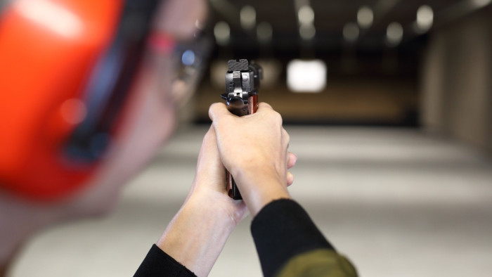 Még az országól is kitoloncolhatják a Jézus-képre lövöldöző svájci politikust