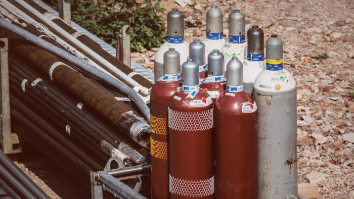 Heroikus küzdelmet folytattak a tűzoltók a gázpalackokkal az M6-oson – videó