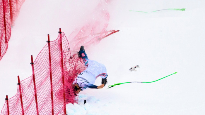 Képeken a veterán sílegenda horrorbukása