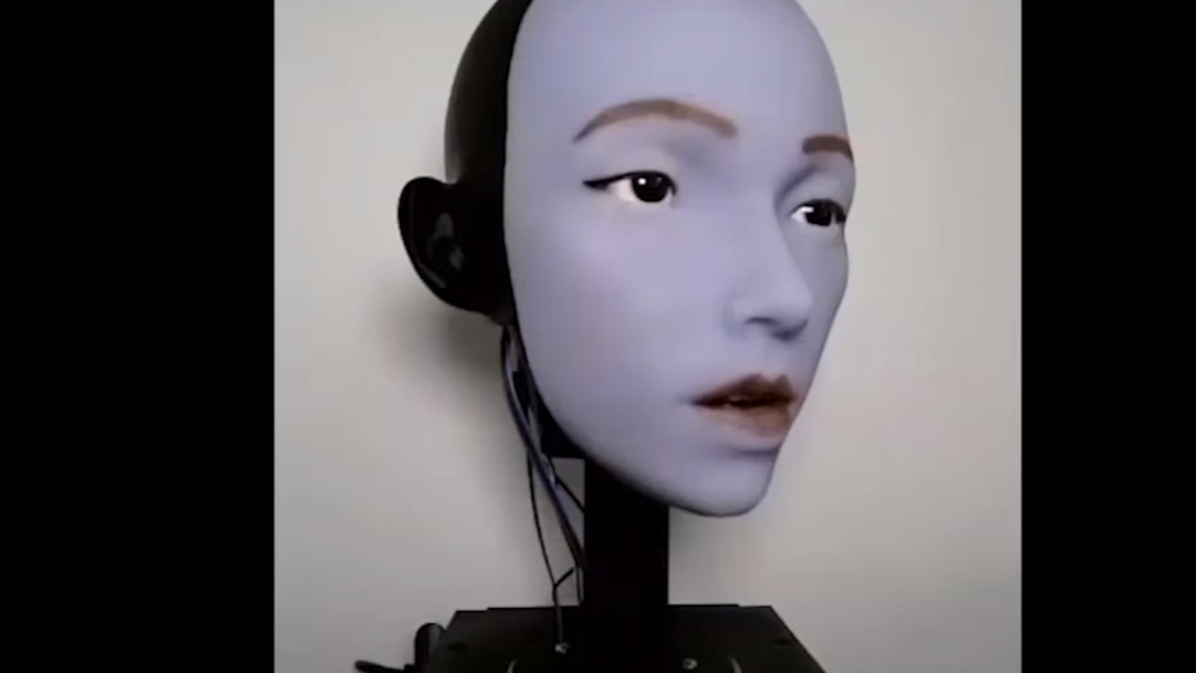 YouTube-ot nézve tanul arcmimikát és beszédet a robot