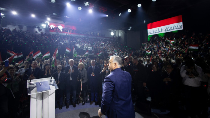 Elemzők: középpontba került a nemzeti petíció, miközben erőtlen Tisza-bejelentés történt