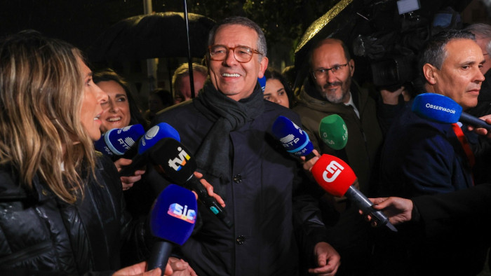 Portugál elnökválasztás: a szocialista jelölt simán legyőzte a korábbi tévés futballkommentátort