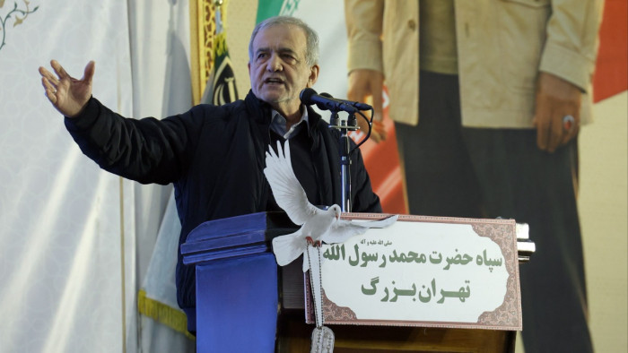 Iráni elnök: szégyelljük magunkat a nép előtt