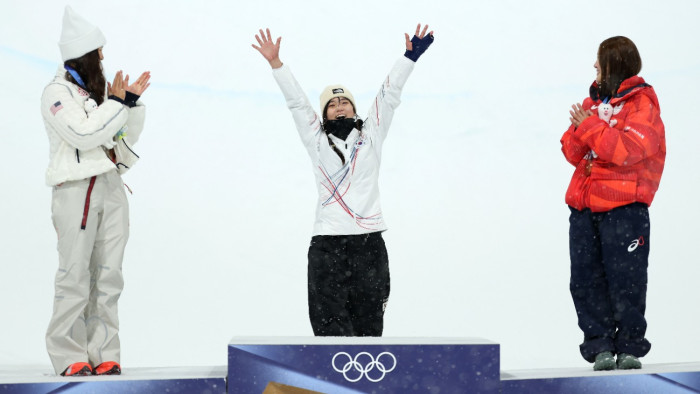 Bombameglepetés a női félcsőben