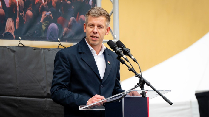 Magyar Péter feljelentést tesz a hálószobai felvétel kapcsán