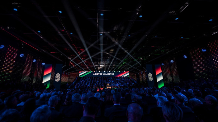 Elemzők a közmédiában az évértékelőről